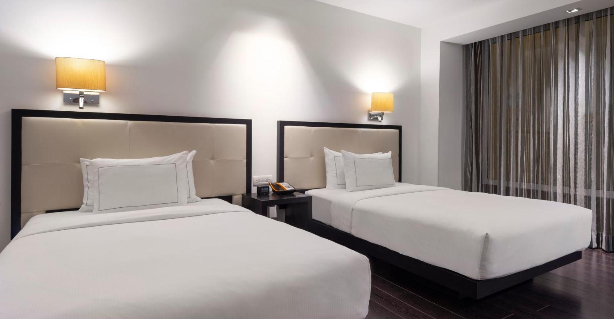 Hilton Doubletree Guadalajara Centro Historico Hotel Екстериор снимка