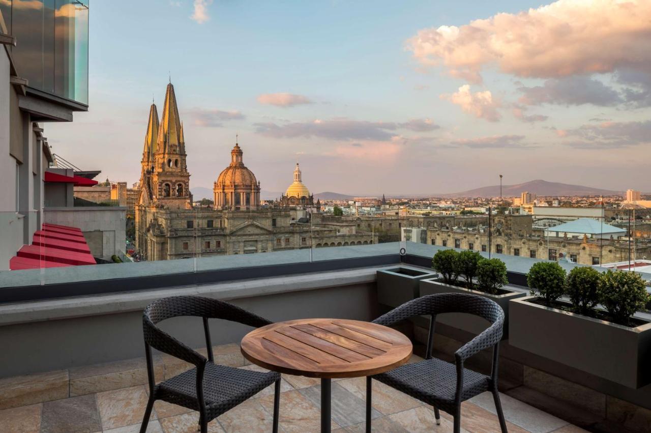 Hilton Doubletree Guadalajara Centro Historico Hotel Екстериор снимка